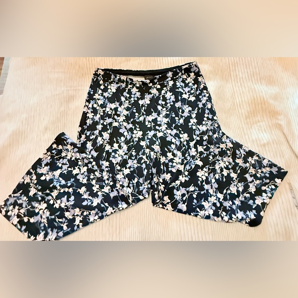 J. Jill Black Floral Crop Pants